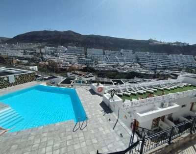 Apartamento de vacaciones ‘Sun and Serenity Pool Wifi’ con vistas al mar, Wi-Fi y aire acondicionado